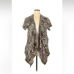 Animal print caplet size 1X  lightweight, beautiful with a pair of black pants